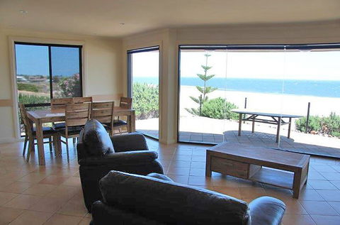 Cliff House Beachfront Villas - Accommodation Coffs Harbour 1