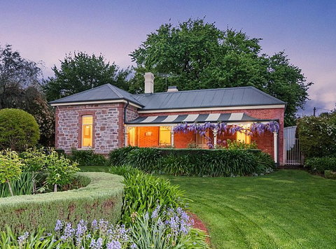 Dumas House - Accommodation Coffs Harbour 1