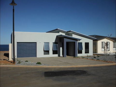 Coastal Getaway - Accommodation Coffs Harbour 0