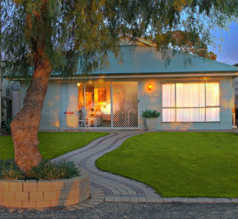 17 QED Lakehouse - Accommodation Coffs Harbour 0