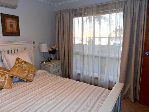 17 QED Lakehouse - Accommodation Coffs Harbour 3