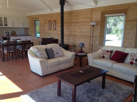 Muntiri Lodge Eco Retreat - Accommodation Coffs Harbour 2