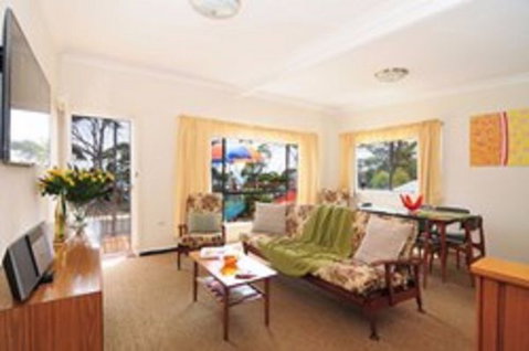 Retro Sands Beach House - Accommodation Coffs Harbour 1