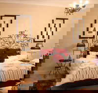 Azalea Cedar-Rose Villa - Accommodation Coffs Harbour