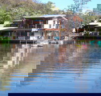 Lakeside Lodge - Accommodation Coffs Harbour