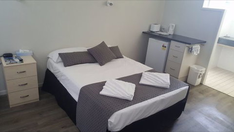 Queens Beach Hotel - Accommodation Coffs Harbour 1