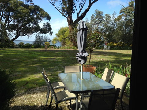 Swan Cove On Raymond Island - Accommodation Coffs Harbour 1