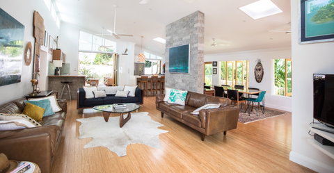 Pineapple Pete's Beach House - Accommodation Coffs Harbour 0