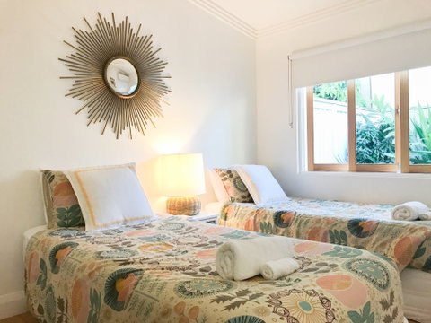Pineapple Pete's Beach House - Accommodation Coffs Harbour 2