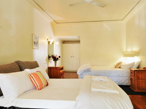 The Eltham Hotel - Accommodation Coffs Harbour 1