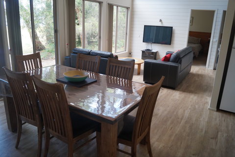 Waterfront Retreat At Wattle Point - Accommodation Coffs Harbour 7