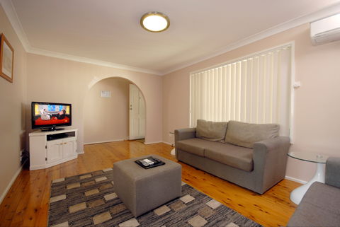 Barrack Point Holidays At Warilla Bowling Club - Accommodation Coffs Harbour 2