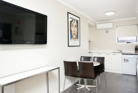 Forrest Hotel And Apartments - Accommodation Coffs Harbour 1