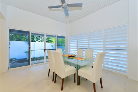 Serenity Port Douglas: Luxury Beachfront - Accommodation Coffs Harbour 2