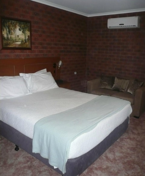 Sportsman Inn Motel - Accommodation Coffs Harbour 1