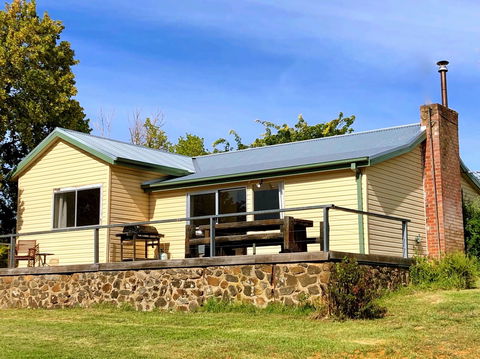Adelong Valley Farm Stays - Moorallie Cottage - Accommodation Coffs Harbour 1