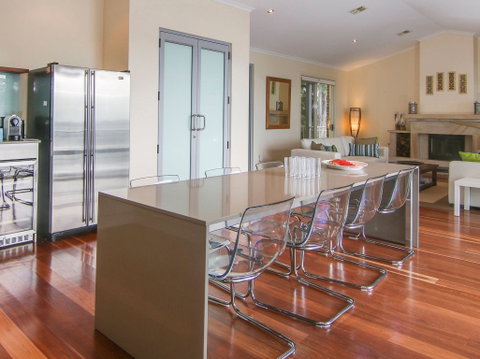 Becalmed On Sunshine Cove - Accommodation Coffs Harbour 2