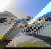 Flexi Five- Belmont - Accommodation Coffs Harbour