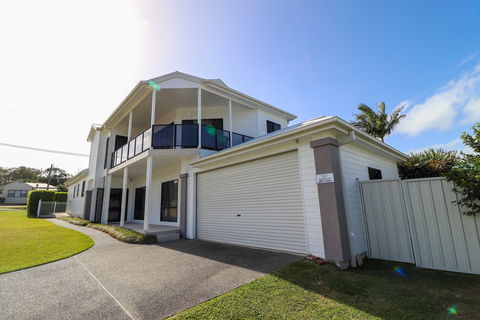 Flexi Five- Belmont - Accommodation Coffs Harbour 0