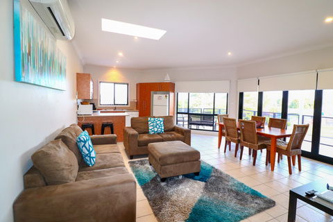 Flexi Five- Belmont - Accommodation Coffs Harbour 1