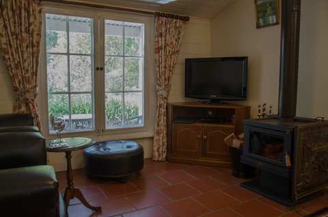 Ford Cottage Bed & Breakfast - Accommodation Coffs Harbour 2