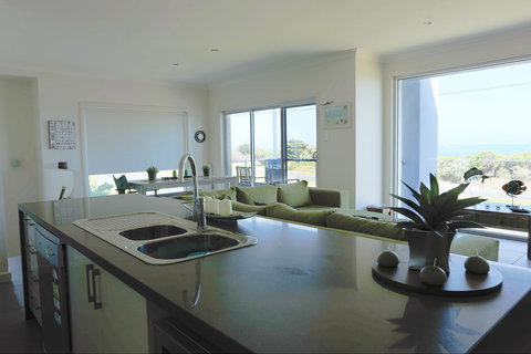 Horizons Part Of Blue Fin Holiday Homes - Accommodation Coffs Harbour 1