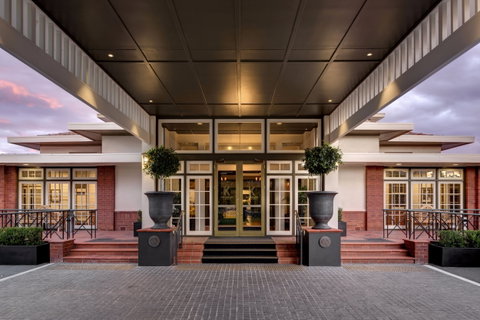 Hotel Kurrajong Canberra - Accommodation Coffs Harbour 1