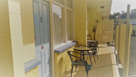 Warren Motor Inn - Accommodation Coffs Harbour 2