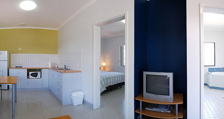 Mandurah Ocean Marina Chalets - Accommodation Coffs Harbour 3