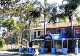 Palm Court Motel - Accommodation Coffs Harbour 2