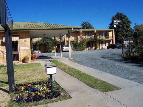 Deniliquin Motel - Accommodation Coffs Harbour 0