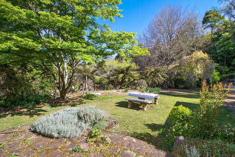 Gowan Ross Cottage - Accommodation Coffs Harbour 0