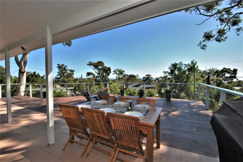 Sea Dreamer Cottage In Waldegrave - Accommodation Coffs Harbour 0