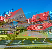 Village Family Motor Inn - Accommodation Coffs Harbour