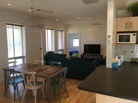 Carry Getaway - Accommodation Coffs Harbour 2