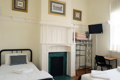 Hotel Claremont Guest House - Accommodation Coffs Harbour 2