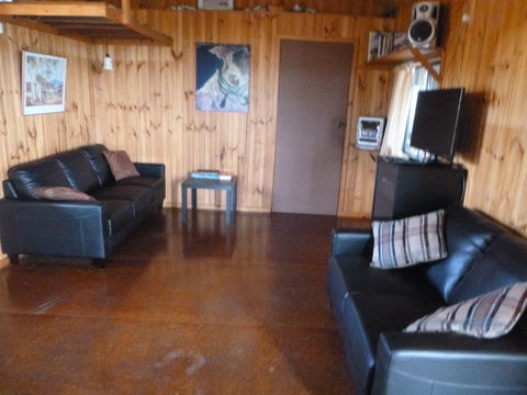 Melaleuca - Eco And Pet Friendly,  Harbor Point Cabins - Accommodation Coffs Harbour 2