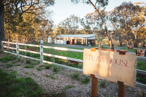 Strawhouse - Accommodation Coffs Harbour 0