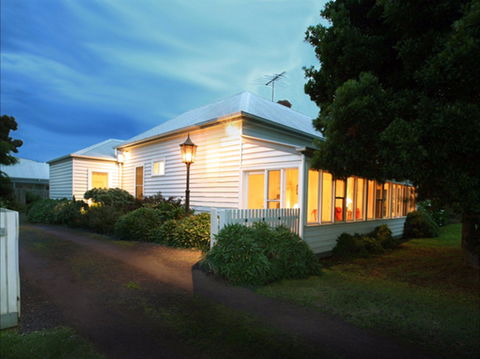 The Lonsdale Palms - Accommodation Coffs Harbour 0
