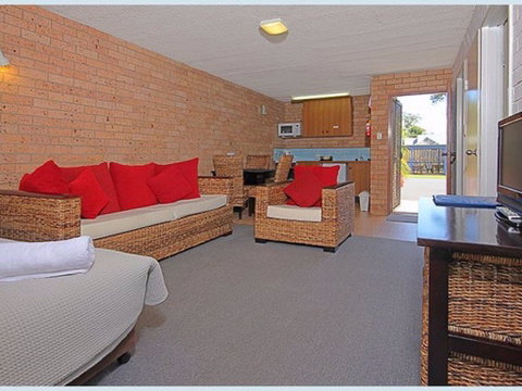 The Lodge Broulee - Accommodation Coffs Harbour 2