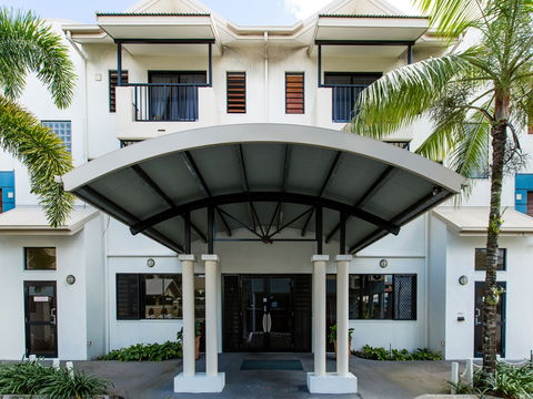 Cairns Queens Court - Accommodation Coffs Harbour 1