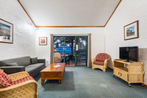 Cottesloe Beach Chalets - Accommodation Coffs Harbour 1