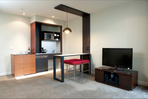 Mantra Hindmarsh Square - Accommodation Coffs Harbour 2