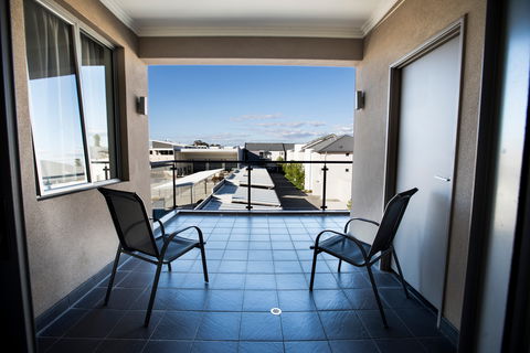 Zappeion Apartments - Accommodation Coffs Harbour 2