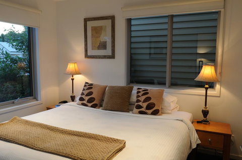 The Victoria Port Fairy - Accommodation Coffs Harbour 3