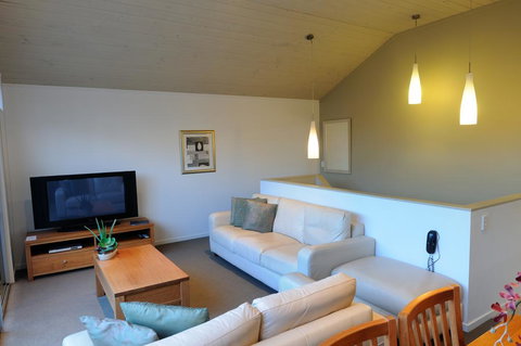 The Victoria Port Fairy - Accommodation Coffs Harbour 4