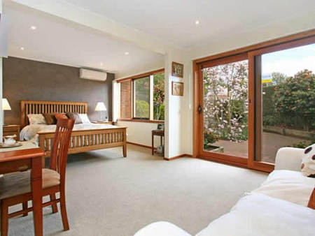 The Courtyard Mt Eliza - Accommodation Coffs Harbour 0