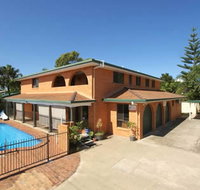 Airlie Court Holiday Apartments - Accommodation Coffs Harbour