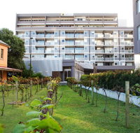 Honeysuckle Executive Apartments - Accommodation Coffs Harbour