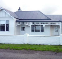 Calgary House  Cottage Accommodation - Accommodation Coffs Harbour